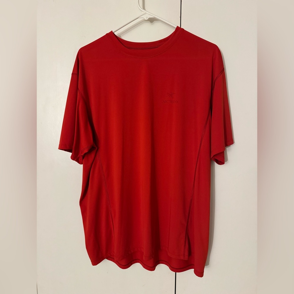 Arcteryx T-shirt polyester Mens XL Orange Short sleeve. Please check Pics.